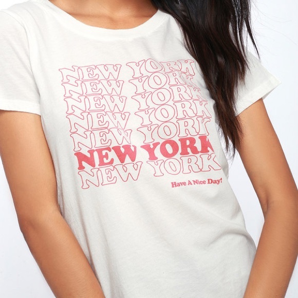 ✨Lulu’s Graphic Tee - Picture 2 of 4